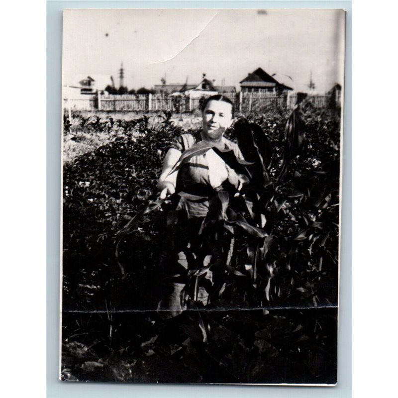 1958 SOVIET WOMAN Senior in Peasant Garden Yard Private Russian Photo