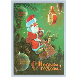 1989 DED MOROZ on Xmas Tree looks at Clock Santa by ZARUBIN Soviet USSR Postcard