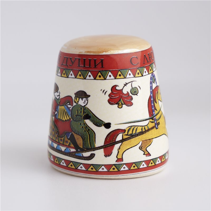 Thimble PEOPLE on Horse Carriage Russian Style Green Solid Porcelain Ethnic