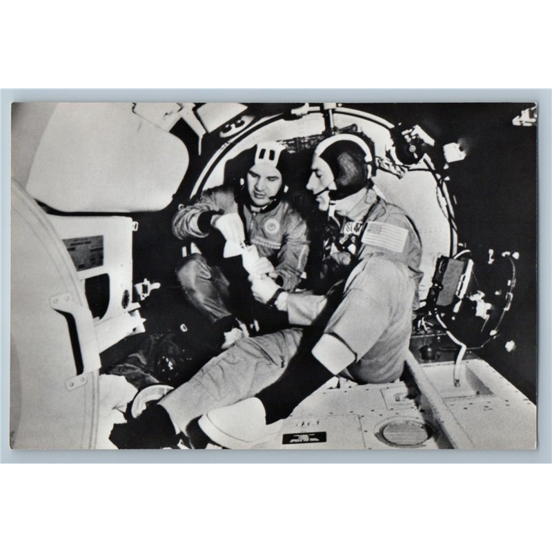 1976 Soyuz Apollo Slayton n Kubasov while training in Houston USA RPPC Postcard